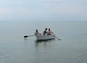 Моторно-гребная лодка из стеклопластика