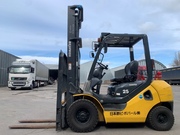 Вилочний автонавантажувач Komatsu,  з бічним зсувом та щоглою 4.5 метри